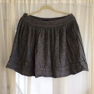 Stylish linen skirt with side zipper